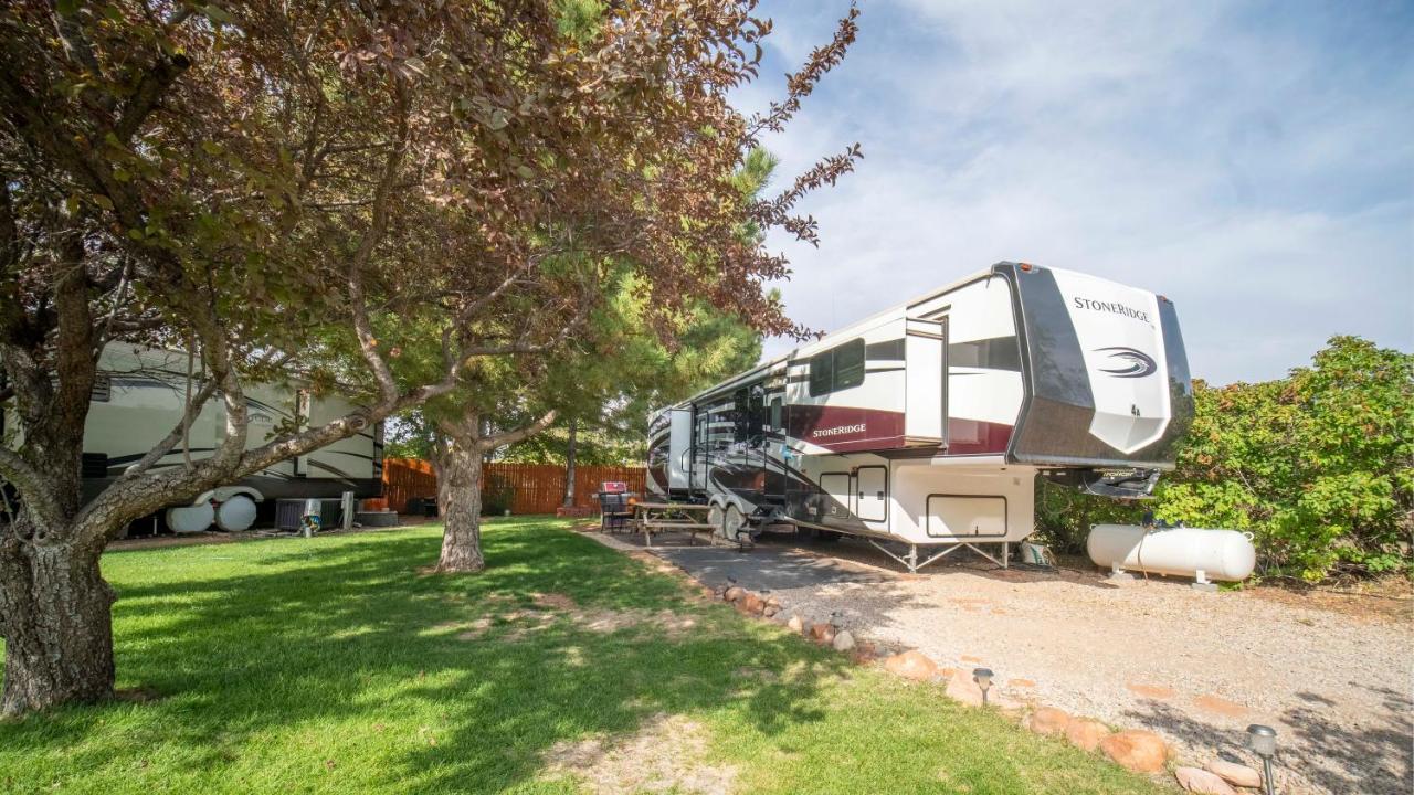 Outdoor Glamping Large 5Th Wheel Setup Ok4A Διαμέρισμα Moab Εξωτερικό φωτογραφία