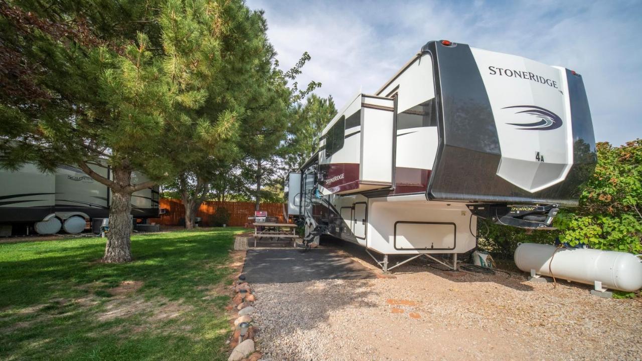 Outdoor Glamping Large 5Th Wheel Setup Ok4A Διαμέρισμα Moab Εξωτερικό φωτογραφία