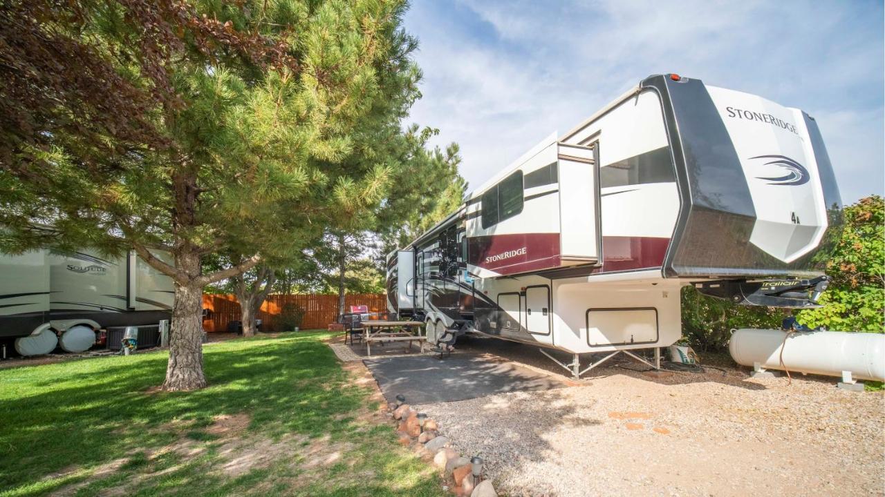 Outdoor Glamping Large 5Th Wheel Setup Ok4A Διαμέρισμα Moab Εξωτερικό φωτογραφία